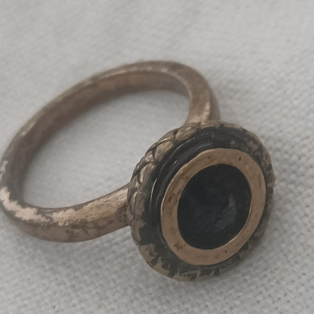 Elegant Black and Gold Ring